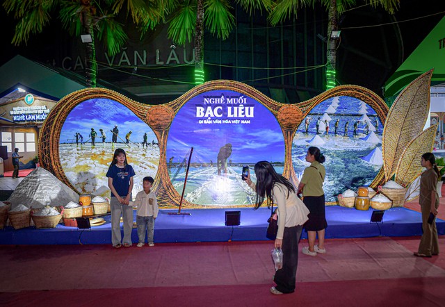 Cà Mau khai mạc Ngày hội Văn hóa di sản và Lễ hội Khinh khí cầu lần thứ I- Ảnh 4.