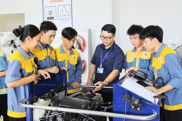 Chuyển từ coi trọng bằng cấp sang coi trọng kỹ năng nghề- Ảnh 1.