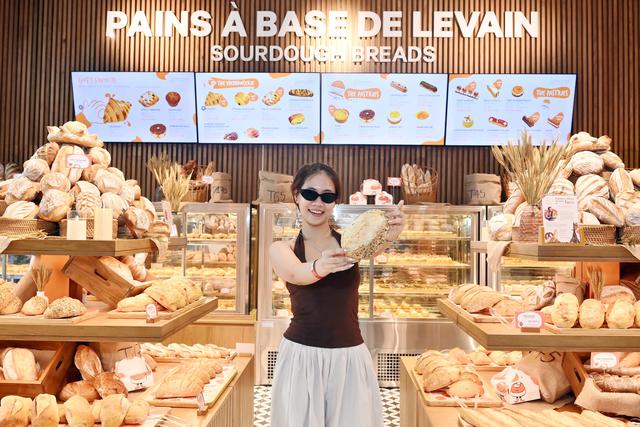 Từ bánh “chuẩn Pháp” cho đến gà rán trứ danh Hàn Quốc, Bà Nà đưa du khách “vòng quanh thế giới” bằng ẩm thực - Ảnh 1.