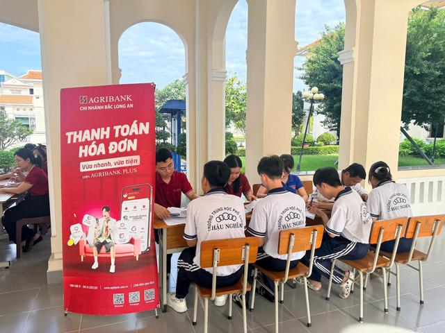 Bài 2: Agribank CN Bắc Long An lấy chuyển đổi số từ nhu cầu của người dân- Ảnh 1.