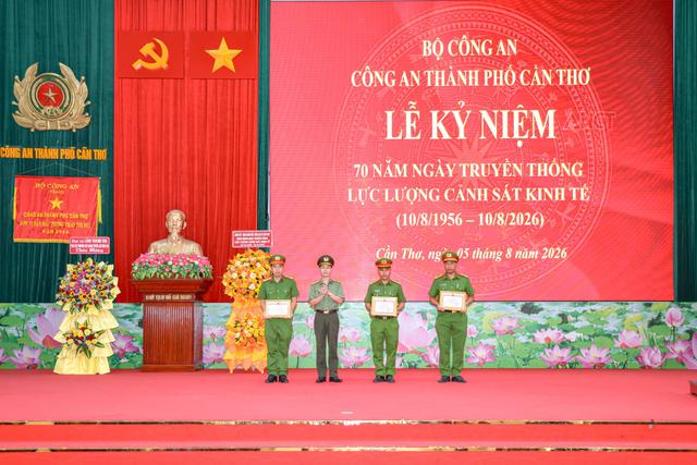 Tự hào 70 năm truyền thống lực lượng Cảnh sát kinh tế - Bản lĩnh, trách nhiệm, vì Nhân dân phục vụ- Ảnh 4.