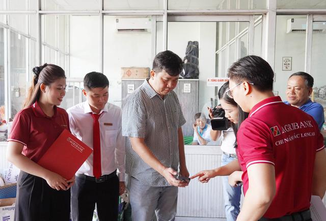 Agribank CN Bắc Long An lấy chuyển đổi số từ nhu cầu của người dân - Ảnh 3.