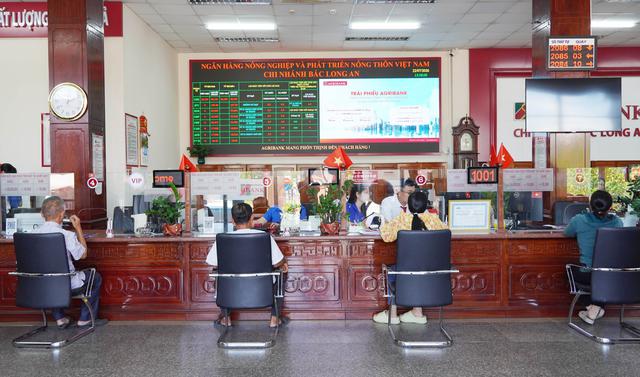 Agribank CN Bắc Long An lấy chuyển đổi số từ nhu cầu của người dân - Ảnh 1.