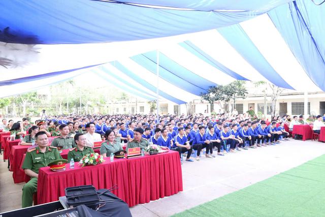 Chương trình giao lưu văn nghệ "Khát vọng hoàn lương - Vững bước tương lai" - Ảnh 1.