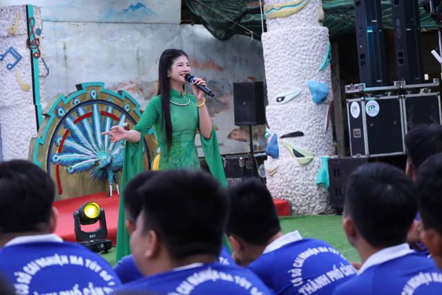 Chương trình giao lưu văn nghệ "Khát vọng hoàn lương - Vững bước tương lai" - Ảnh 16.