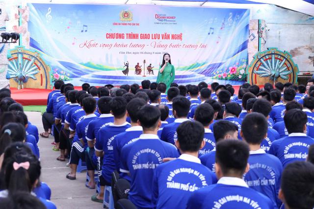 Chương trình giao lưu văn nghệ "Khát vọng hoàn lương - Vững bước tương lai" - Ảnh 17.