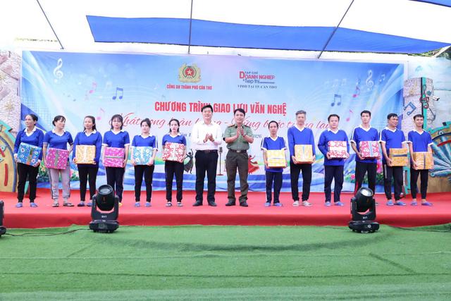 Chương trình giao lưu văn nghệ "Khát vọng hoàn lương - Vững bước tương lai" - Ảnh 4.