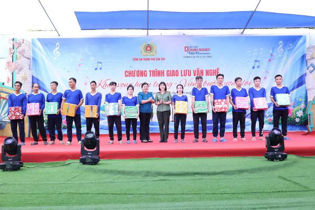 Chương trình giao lưu văn nghệ "Khát vọng hoàn lương - Vững bước tương lai" - Ảnh 7.