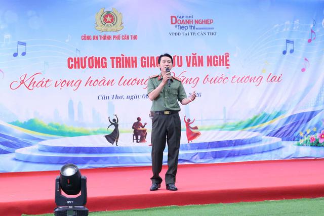 Chương trình giao lưu văn nghệ "Khát vọng hoàn lương - Vững bước tương lai" - Ảnh 13.