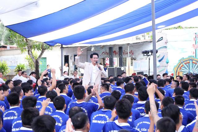 Chương trình giao lưu văn nghệ "Khát vọng hoàn lương - Vững bước tương lai" - Ảnh 8.