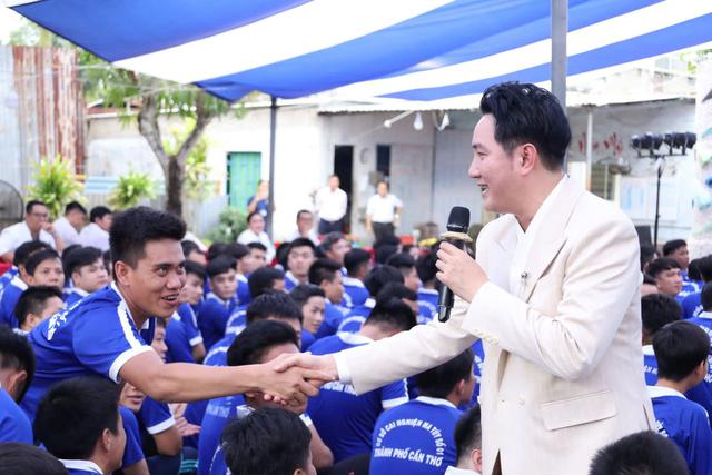 Chương trình giao lưu văn nghệ "Khát vọng hoàn lương - Vững bước tương lai" - Ảnh 10.