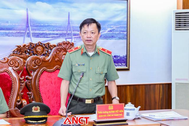 Công an TP Cần Thơ công bố quyết định bổ nhiệm Trưởng phòng Quản lý xuất nhập cảnh- Ảnh 3.