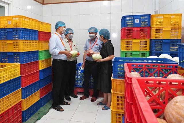 TP.HCM tăng cường giám sát an toàn thực phẩm, hướng đến phòng ngừa nguy cơ từ gốc- Ảnh 2.