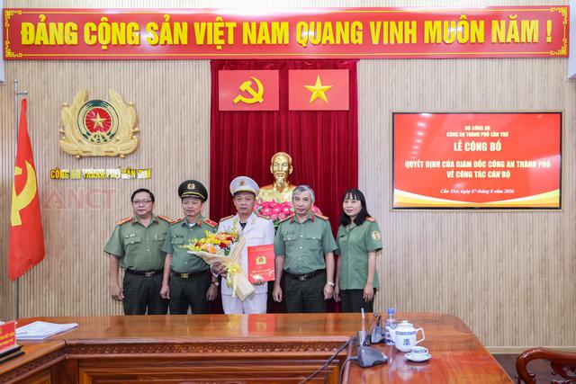 Công an TP Cần Thơ công bố quyết định bổ nhiệm Trưởng phòng Quản lý xuất nhập cảnh- Ảnh 4.