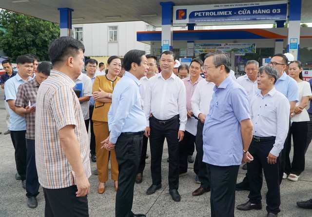 Bí thư Thành uỷ, Chủ tịch UBND TP Cần Thơ kiểm tra công trình, dự án trọng điểm trên địa bàn thành phố- Ảnh 2.