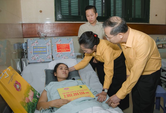 Hơn 2 tỷ đồng từ 9.000 tấm lòng cộng đồng đến với cô giáo quên mình cứu trẻ- Ảnh 3.