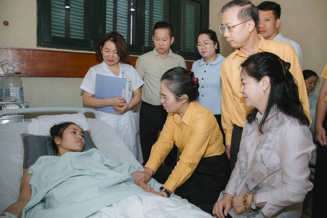 Hơn 2 tỷ đồng từ 9.000 tấm lòng cộng đồng đến với cô giáo quên mình cứu trẻ- Ảnh 2.