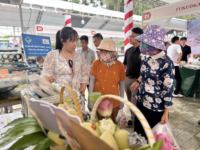 TP. Cần Thơ: Gian hàng JICA tại chương trình giao lưu Văn hóa - Thương mại Việt Nam - Nhật Bản thu hút khách tham quan - Ảnh 5.