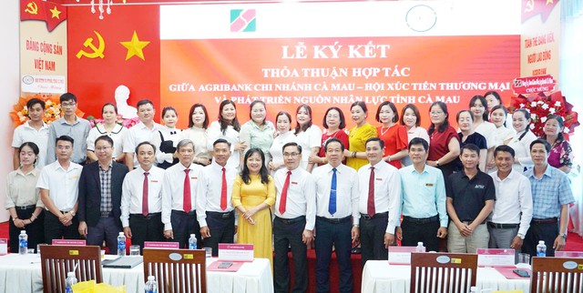 Agribank CN Cà Mau và Hội Xúc tiến Thương mại và Phát triển nguồn nhân lực tỉnh ký kết thoả thuận hợp tác- Ảnh 6.