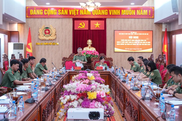 Công an TP Cần Thơ tiếp Đoàn kiểm tra công tác quản lý xuất nhập cảnh của Bộ Công an - Ảnh 1.