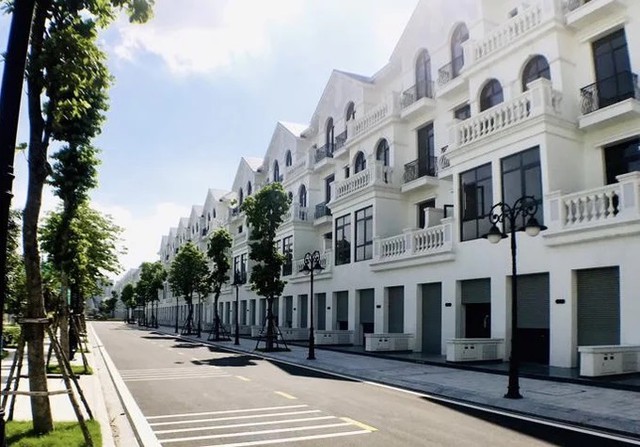 Đề xuất bỏ quyền sở hữu biệt thự, liền kề của người nước ngoài - Ảnh 1.