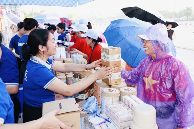 Vinamilk mang giải pháp dinh dưỡng và chăm sóc sức khỏe đến người cao tuổi Thủ đô- Ảnh 4.