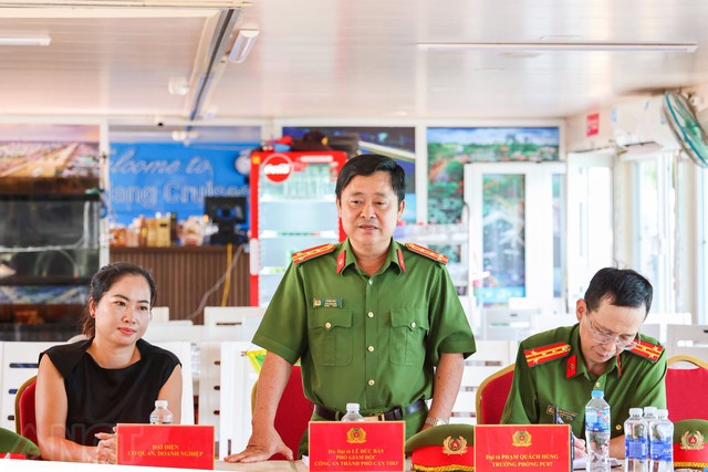 Công an TP Cần Thơ thực tập phương án chữa cháy, cứu nạn, cứu hộ trên sông Cần Thơ- Ảnh 7.