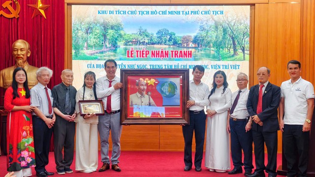 Khu di tích Chủ tịch Hồ Chí Minh tại Phủ Chủ tịch:
Tổ chức Lễ tiếp nhận tranh của hoạ sĩ Nguyễn Như Ngọc - Ảnh 1.