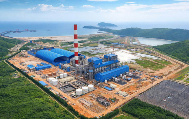 Việt Nam nhập khẩu gần 8 tỷ kWh điện trong 7 tháng- Ảnh 1.