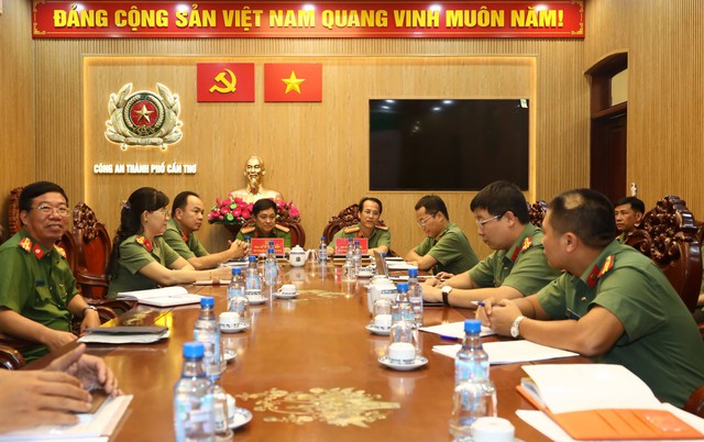 Công an TP Cần Thơ tiếp và làm việc với Đoàn kiểm tra của Cục Y tế - Bộ Công an- Ảnh 1.