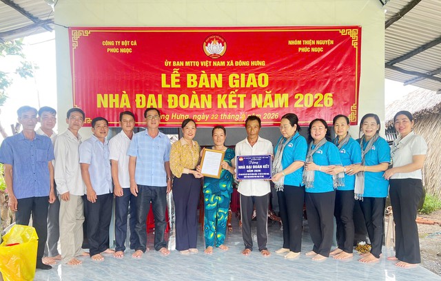 An Giang: Bàn giao 6 căn nhà Đại đoàn kết cho các hộ có hoàn cảnh khó khăn ở xã Tân Thạnh, Đông Hoà và Đông Hưng- Ảnh 3.