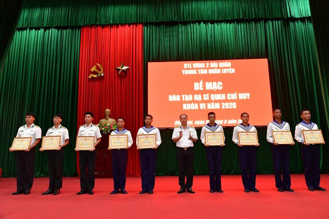 Trung tâm Huấn luyện Vùng 2 Hải quân bế mạc khoá đào tạo hạ sĩ quan chỉ huy- Ảnh 3.