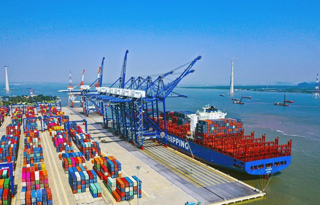 Doanh nghiệp logistics phấn đấu chuyển 20% container sang đường thủy và đường biển- Ảnh 1.