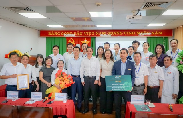 BIDV Chi nhánh Hậu Giang trao tặng 2 máy siêu âm tổng quát cho Bệnh viện Đa khoa TP Cần Thơ- Ảnh 9.