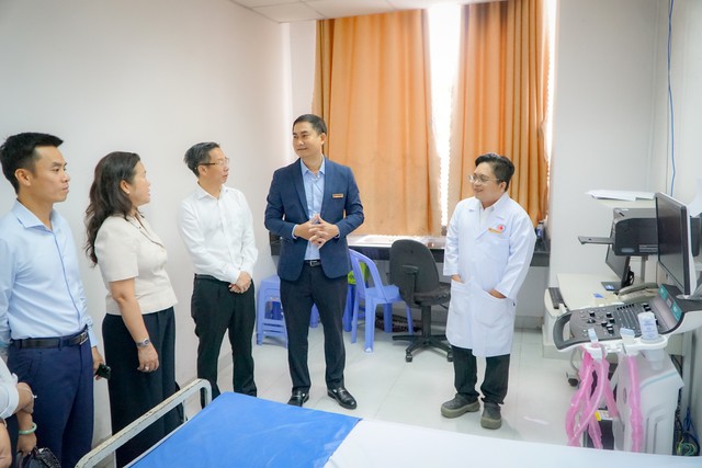 BIDV Chi nhánh Hậu Giang trao tặng 2 máy siêu âm tổng quát cho Bệnh viện Đa khoa TP Cần Thơ- Ảnh 6.