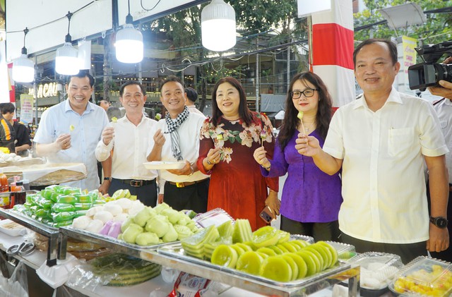 Khai mạc Hội chợ ẩm thực Trăng Đoàn Viên - Mỹ Vị Tây Đô- Ảnh 4.