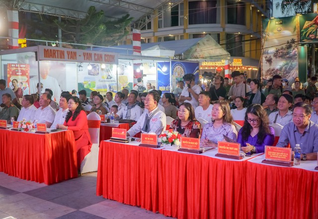 Khai mạc Hội chợ ẩm thực Trăng Đoàn Viên - Mỹ Vị Tây Đô- Ảnh 1.