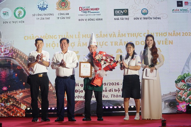 Khai mạc Hội chợ ẩm thực Trăng Đoàn Viên - Mỹ Vị Tây Đô- Ảnh 3.