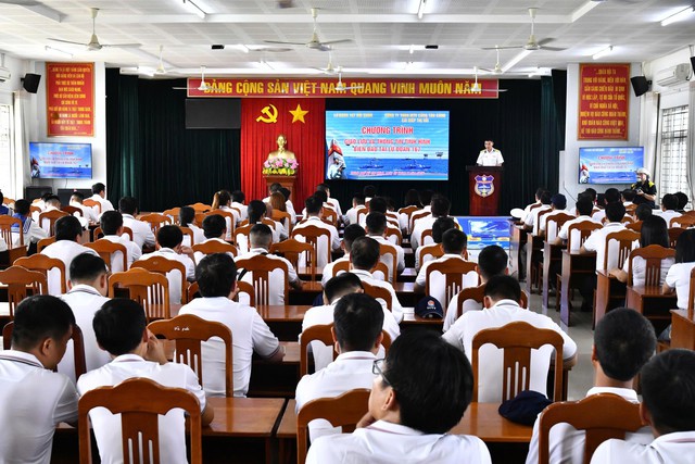 Lữ đoàn 167 Hải quân giao lưu với Công ty TNHH MTV Cảng Tân Cảng - Cái Mép Thị Vải - Ảnh 2.