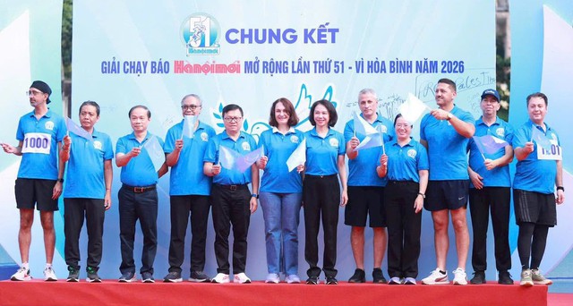 Giải chạy Báo Hànộimới mở rộng lần thứ 51: Gửi thông điệp "Vì hòa bình" của Thủ đô Hà Nội đến bạn bè năm châu - Ảnh 2.