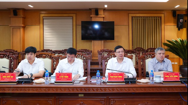 Bộ chính trị thông qua dự thảo báo cáo giám sát tại Hà Tĩnh- Ảnh 2.