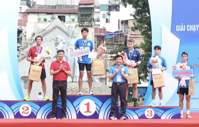Giải chạy Báo Hànộimới mở rộng lần thứ 51: Gửi thông điệp "Vì hòa bình" của Thủ đô Hà Nội đến bạn bè năm châu - Ảnh 6.