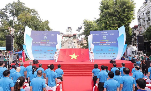 Giải chạy Báo Hànộimới mở rộng lần thứ 51: Gửi thông điệp "Vì hòa bình" của Thủ đô Hà Nội đến bạn bè năm châu - Ảnh 9.