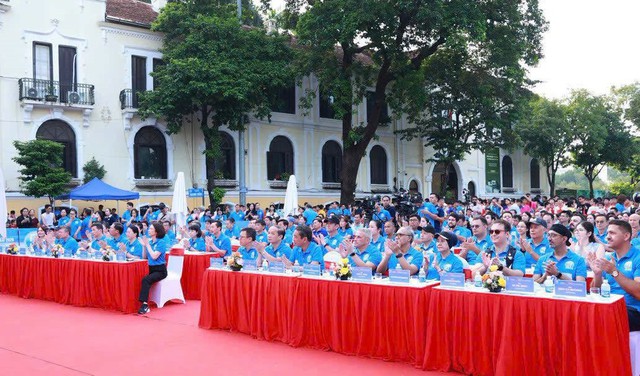 Giải chạy Báo Hànộimới mở rộng lần thứ 51: Gửi thông điệp "Vì hòa bình" của Thủ đô Hà Nội đến bạn bè năm châu - Ảnh 3.