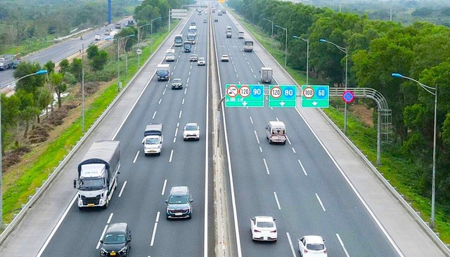 Đề xuất đầu tư khoảng 885.000 tỷ đồng xây mới, mở rộng gần 3.000 km cao tốc- Ảnh 1.