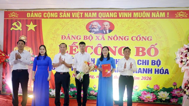 Thêm 2 chi bộ trong doanh nghiệp: Tăng sức mạnh tổ chức Đảng, tạo nền tảng phát triển bền vững- Ảnh 2.