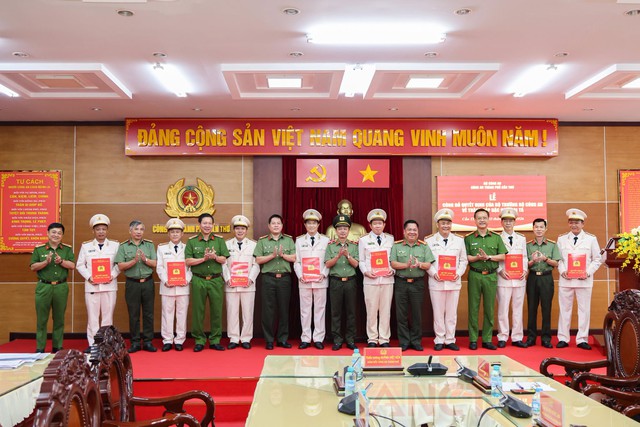 Công an TP Cần Thơ công bố Quyết định thăng cấp bậc hàm Đại tá năm 2026- Ảnh 3.