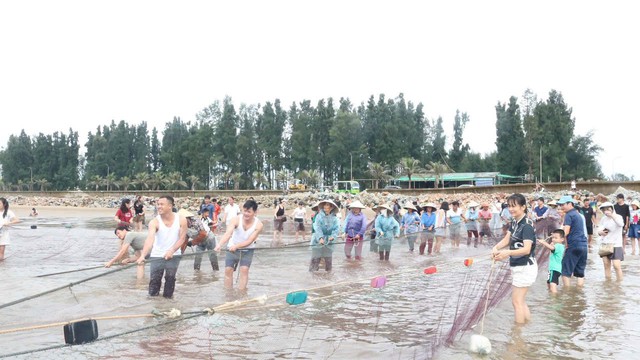 Gần nửa triệu du khách đổ về xứ Thanh, du lịch thu 873 tỷ đồng dịp Quốc khánh 2/9 - Ảnh 1.