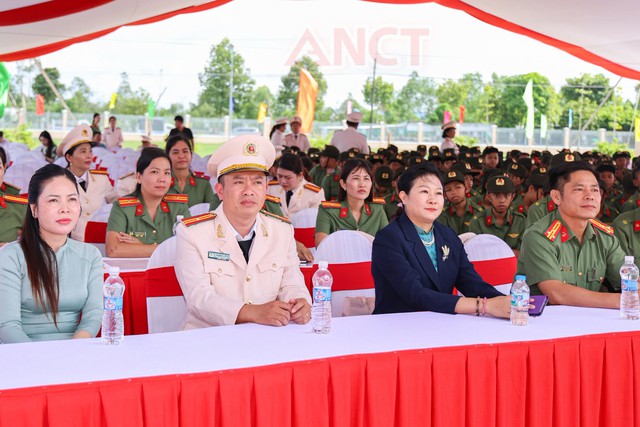Tiếp sức học sinh Trường Văn hóa Công an nhân dân III vững bước vào năm học mới- Ảnh 1.