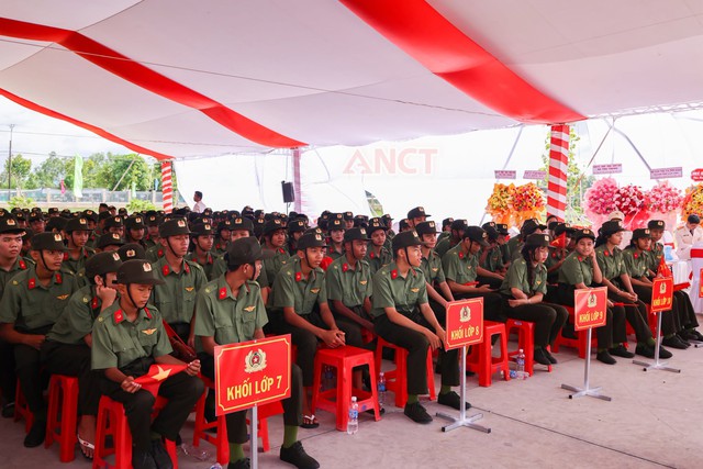 Tiếp sức học sinh Trường Văn hóa Công an nhân dân III vững bước vào năm học mới- Ảnh 2.